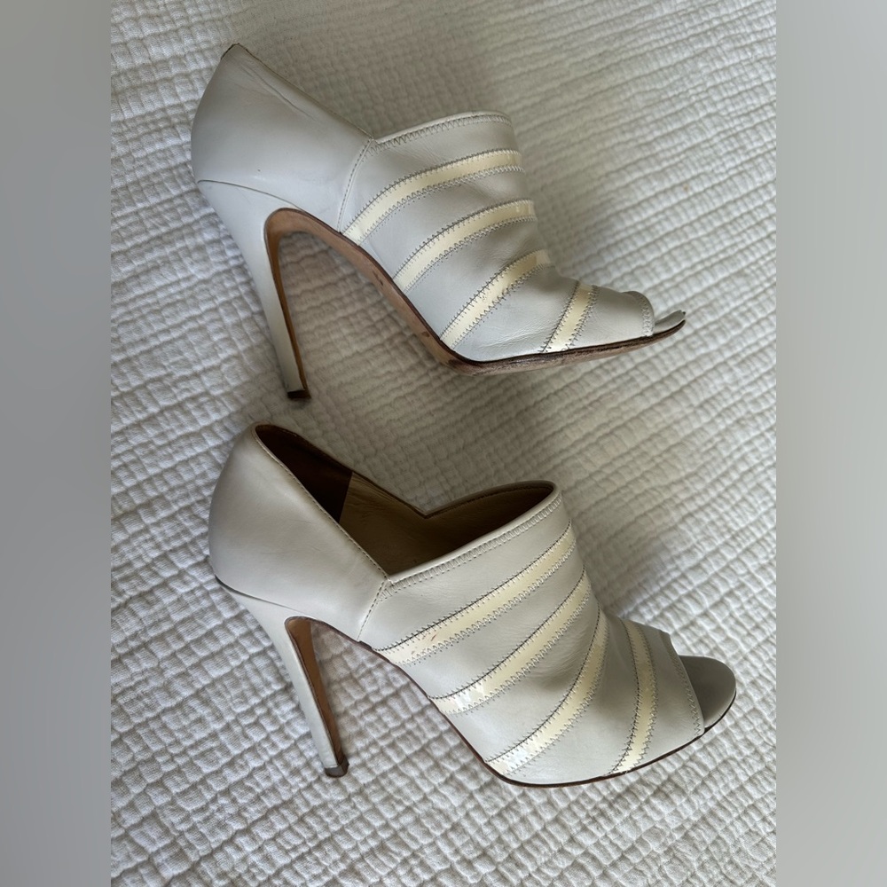 Camilla Skovgaard London leather Cream Peep-Toe Stilettos